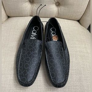 Brand New Men’s Calvin Klein Signature Print Loafer Shoes size 7.5